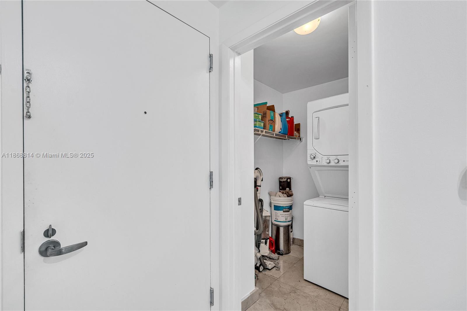 image 1800 Club Condo18