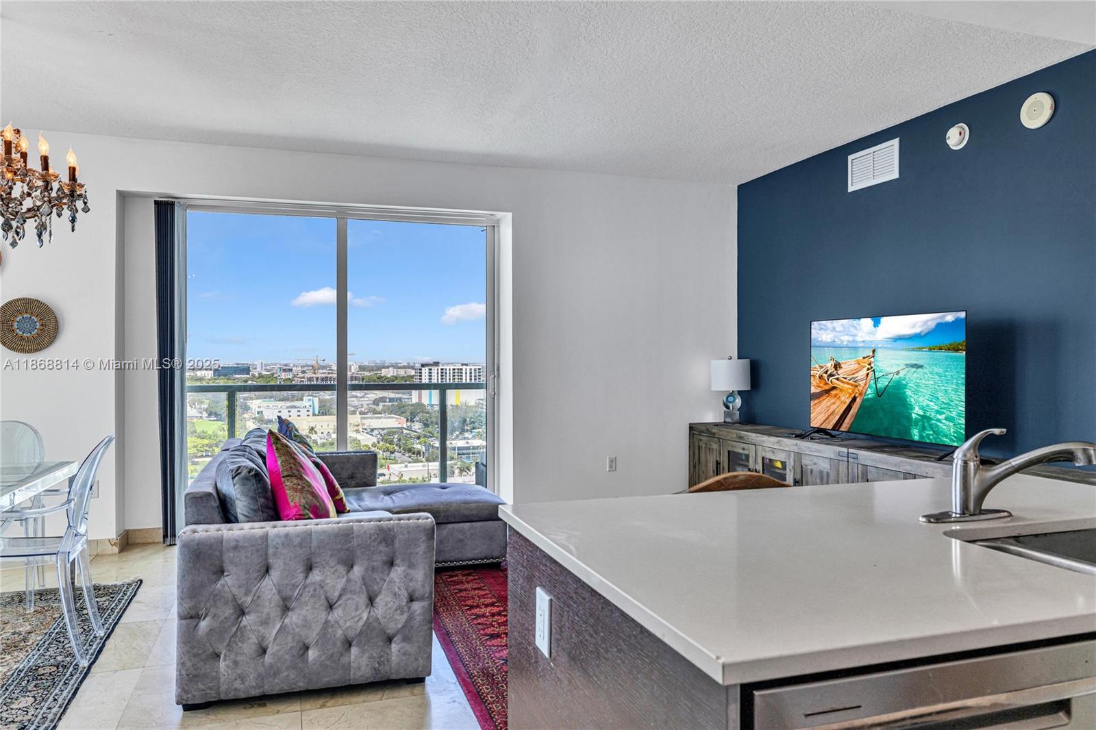 image 1800 Club Condo2