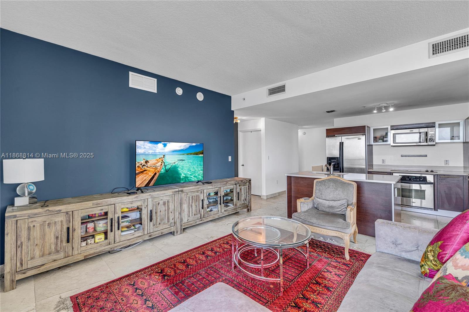image 1800 Club Condo5