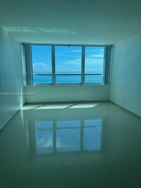 5445 Collins Ave #1602