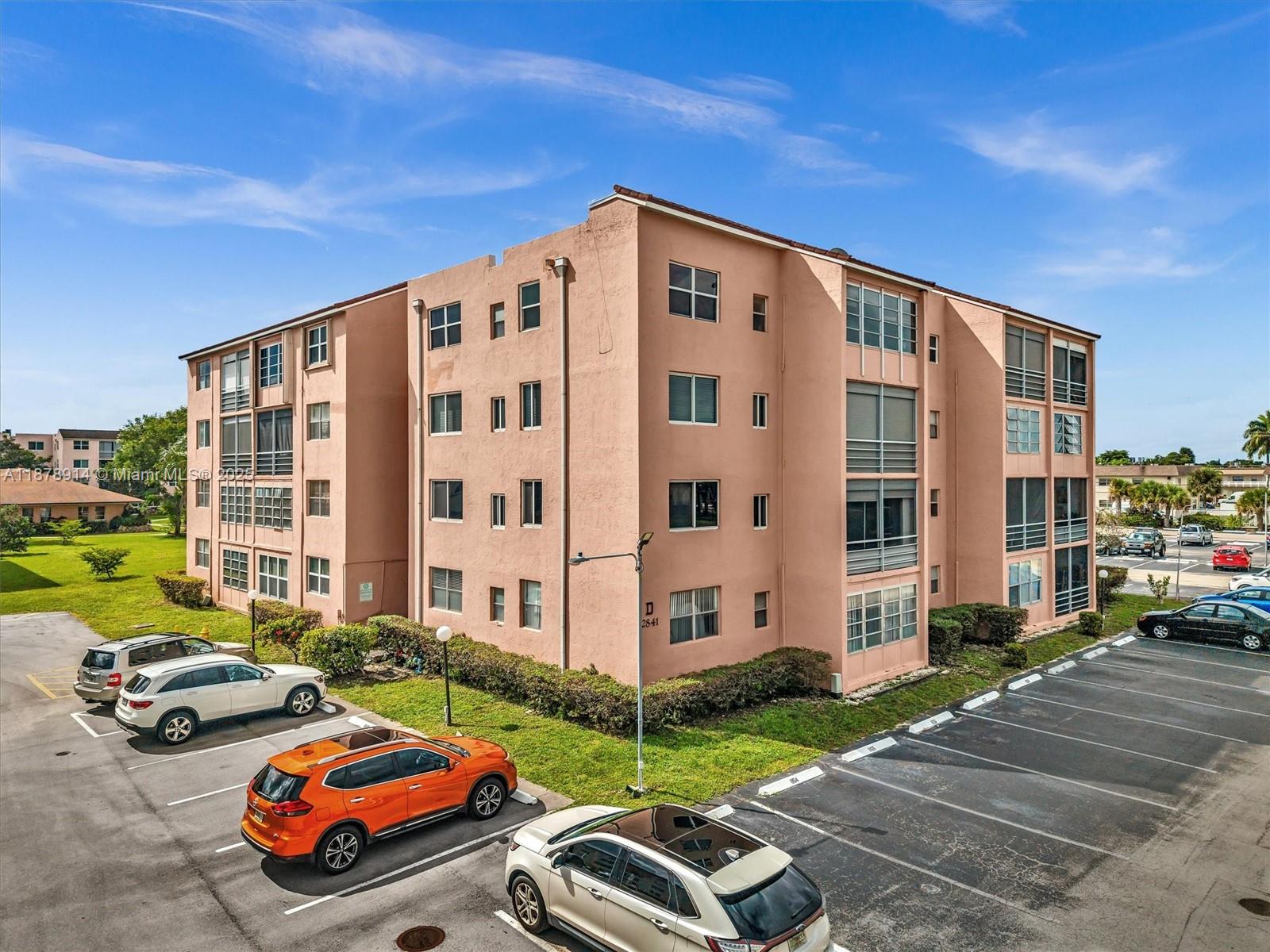 2841 Somerset Dr #105