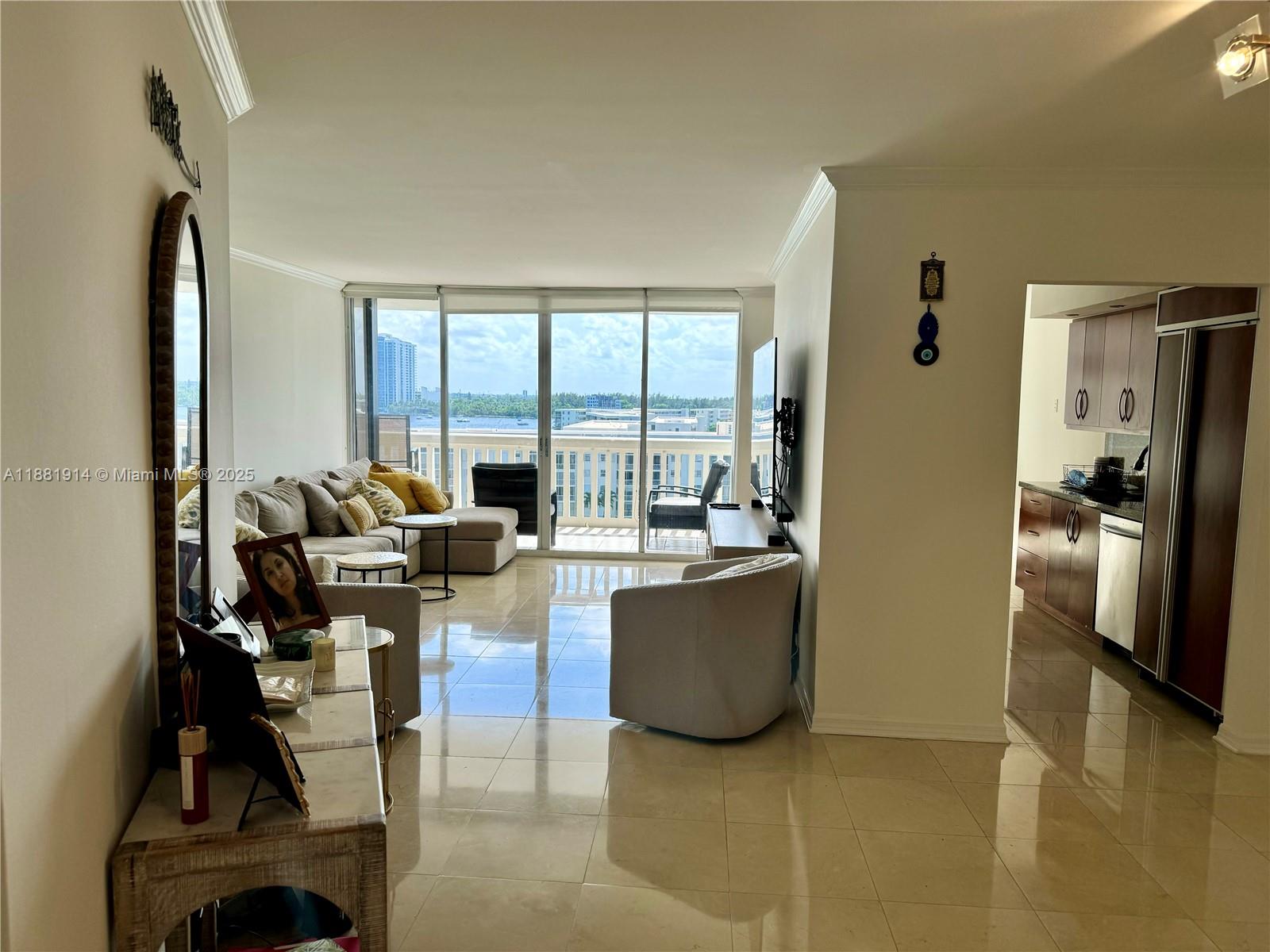 1000 Island Blvd #811