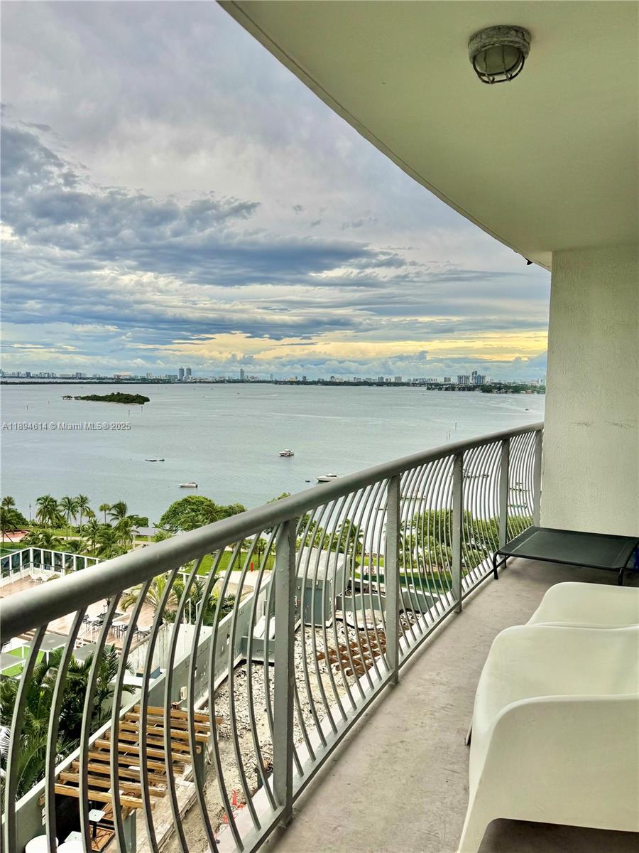 1750 N Bayshore Dr #1605