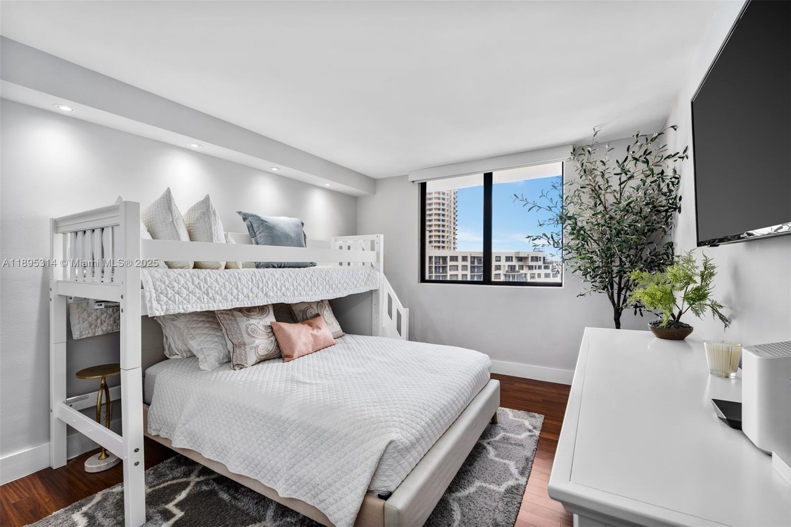 520 Brickell Key Dr #A1716 Miami, FL 33131