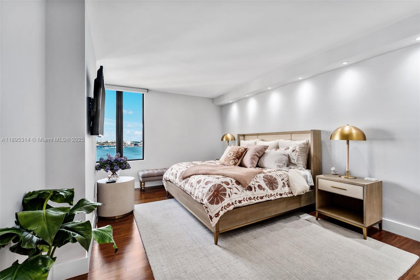 520 Brickell Key Dr #A1716 Miami, FL 33131