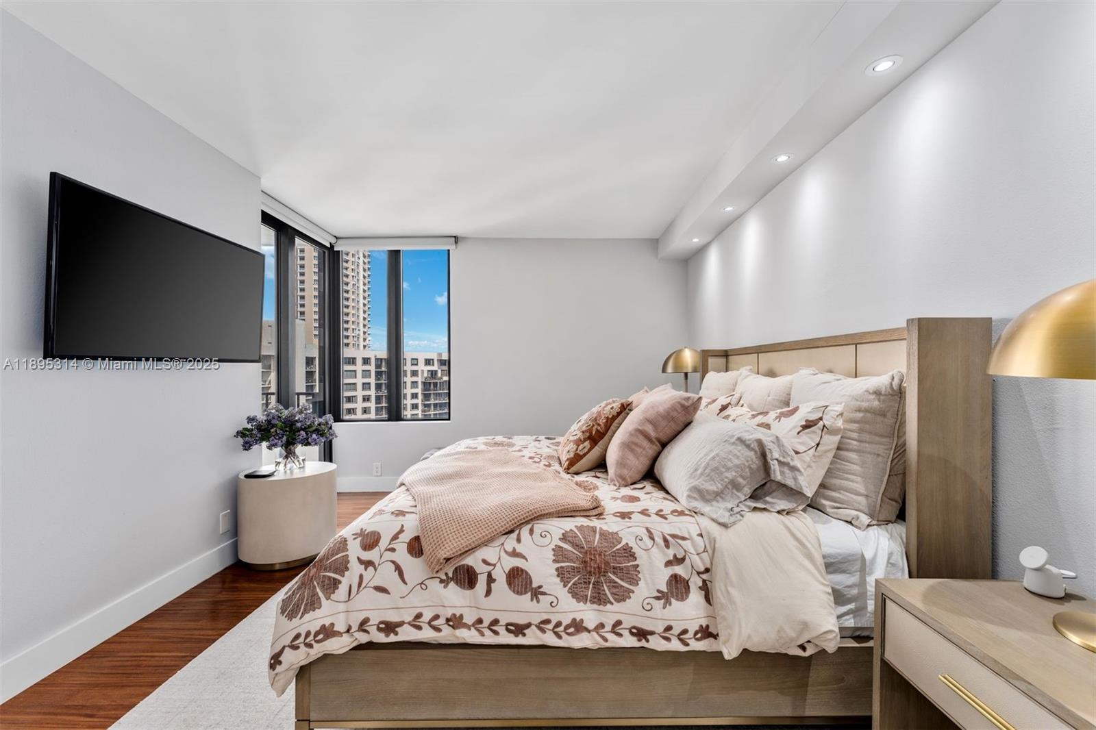 520 Brickell Key Dr #A1716 Miami, FL 33131