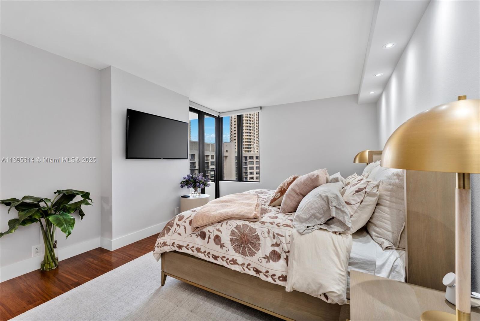 520 Brickell Key Dr #A1716 Miami, FL 33131