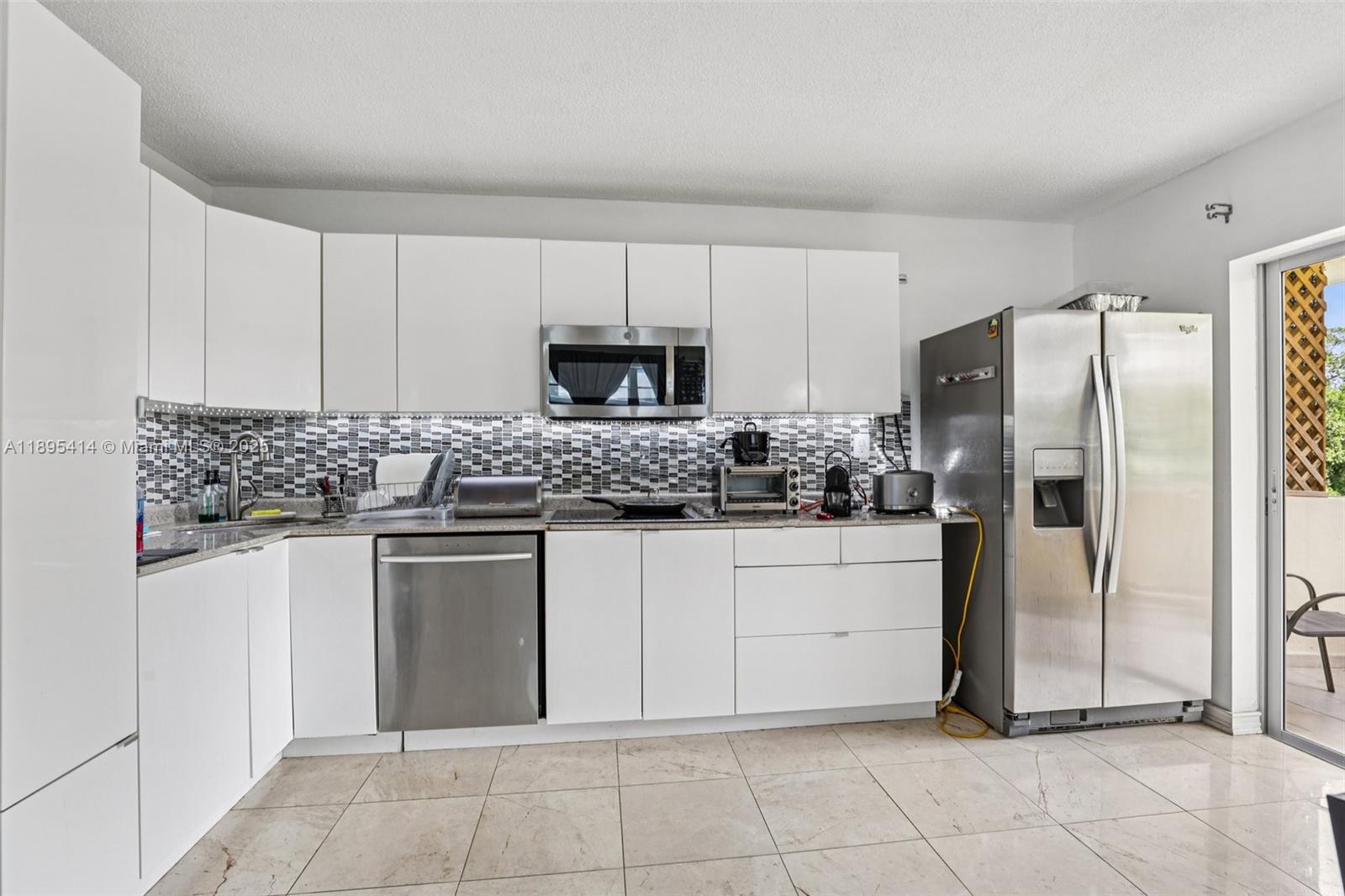 4011 N Meridian Ave #21 Miami Beach, FL 33140