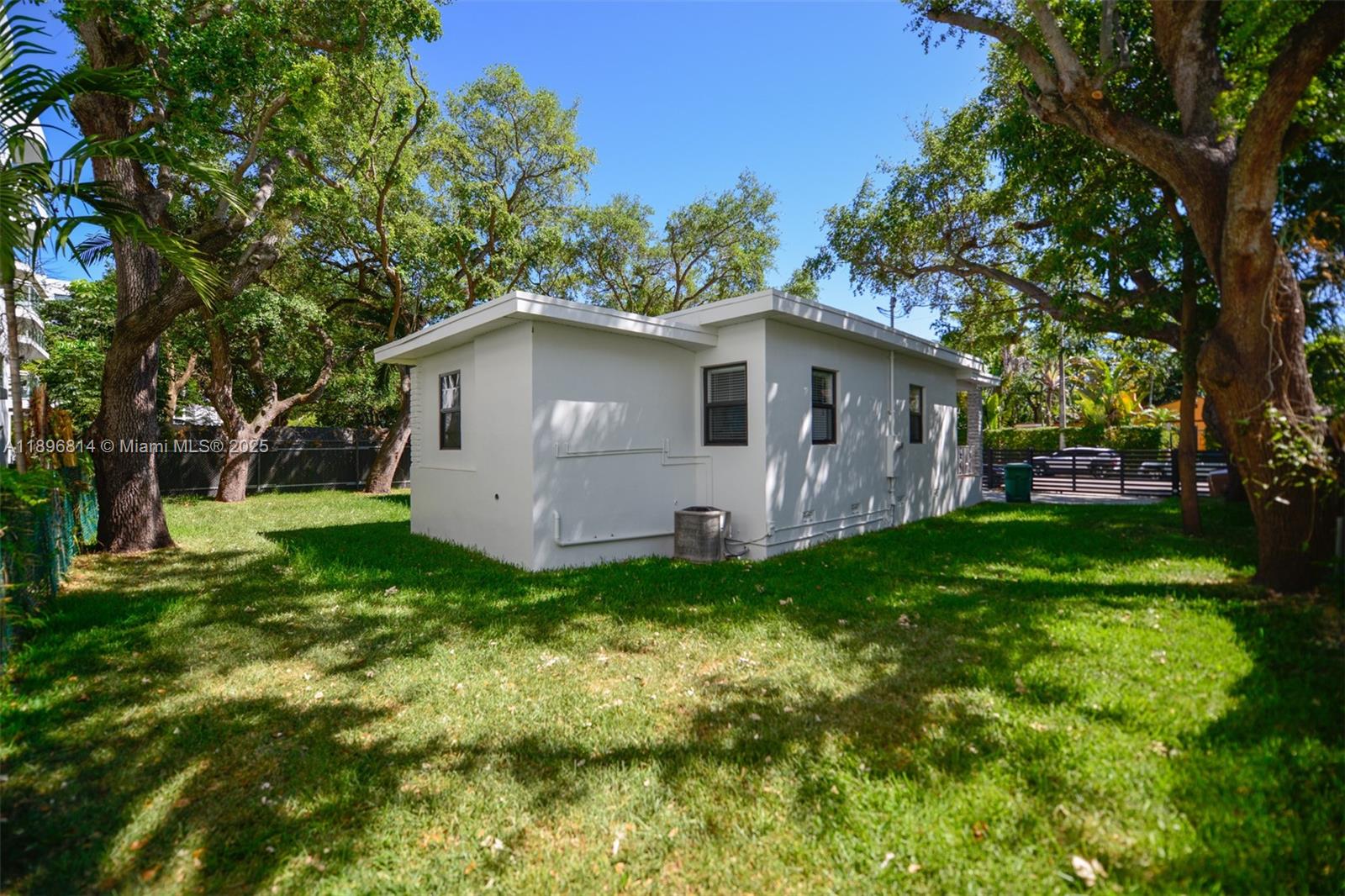 655 NE 62nd St Miami, FL 33138