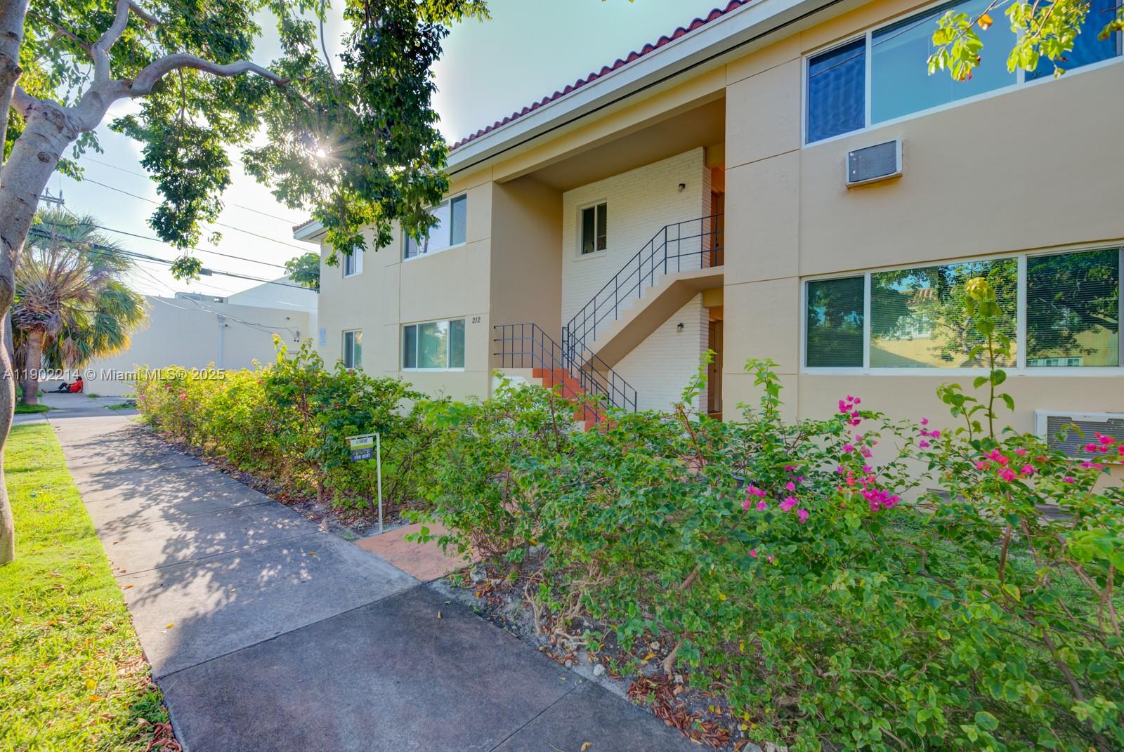 212 Phoenetia Ave #9
