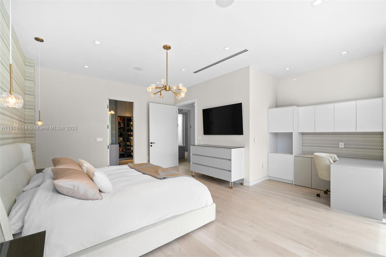 16500 Collins Ave #TH-8 Sunny Isles Beach, FL 33160