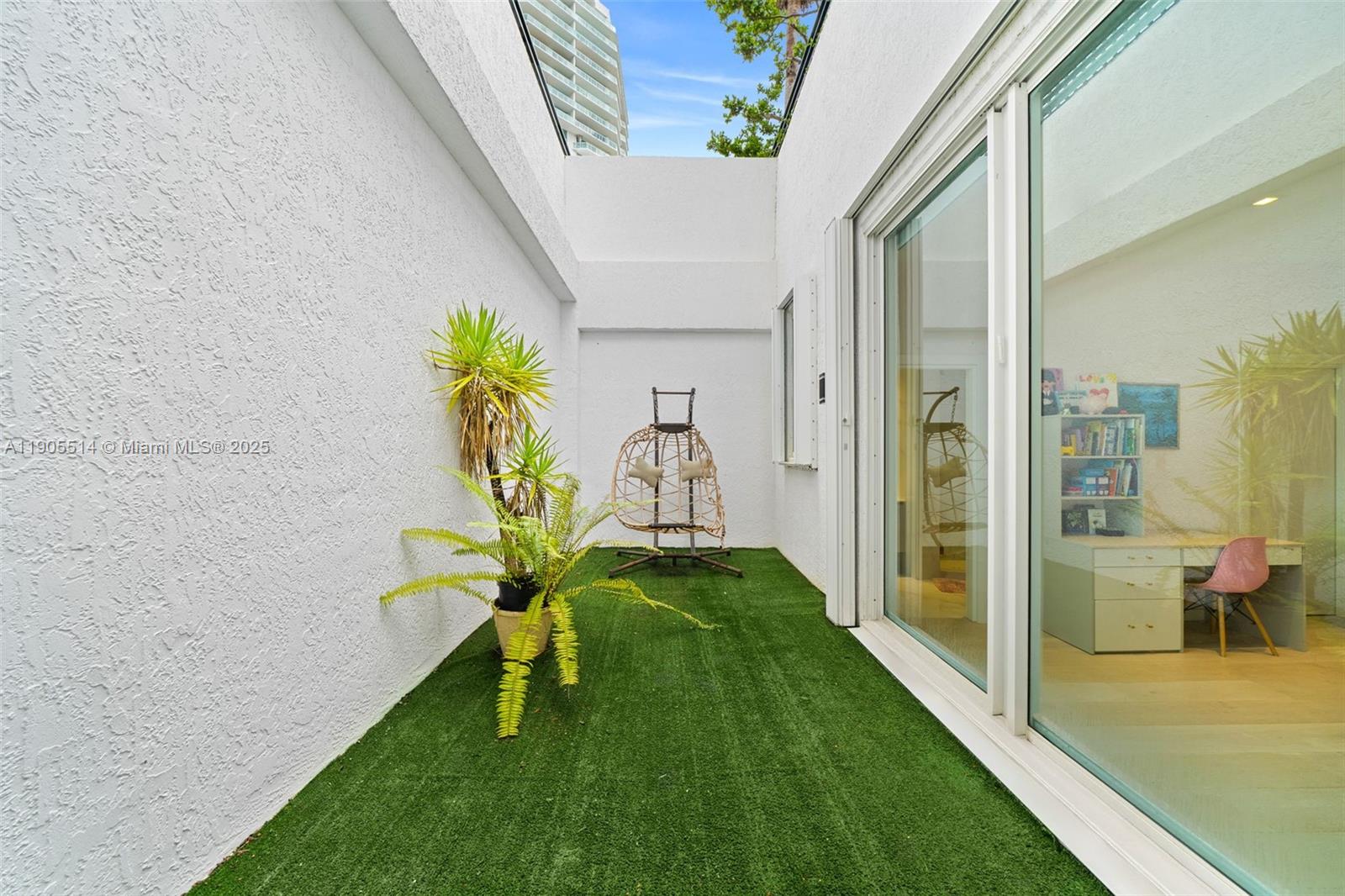 16500 Collins Ave #TH-8 Sunny Isles Beach, FL 33160