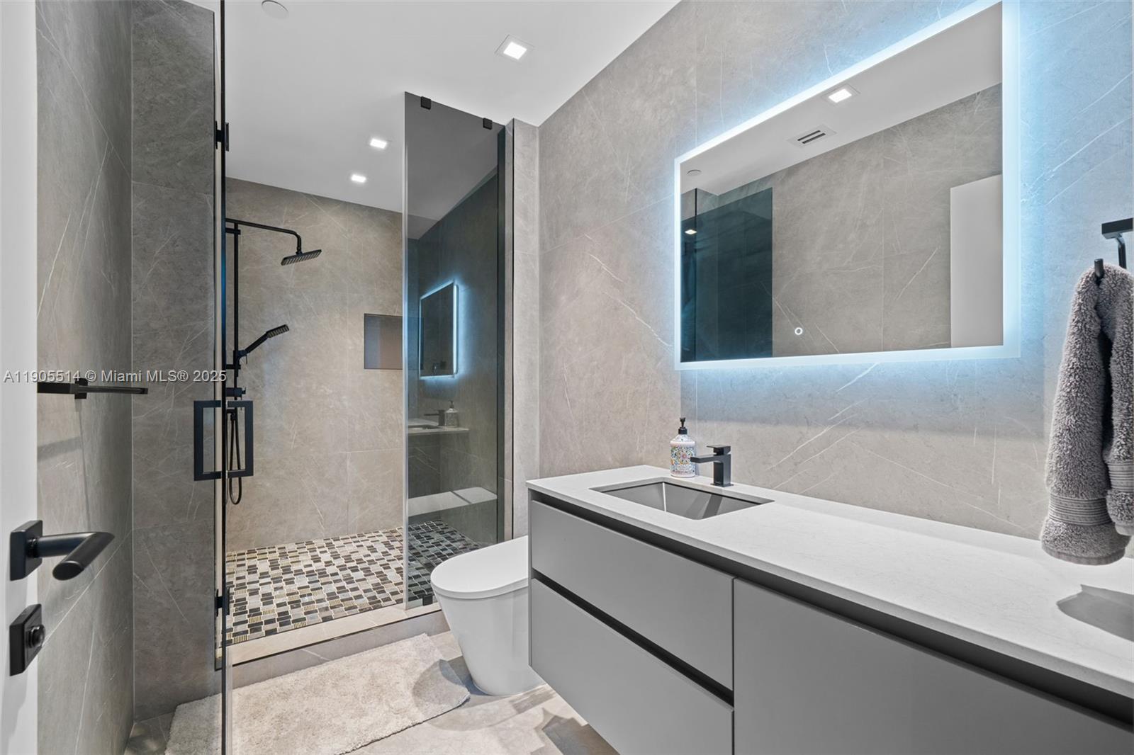 16500 Collins Ave #TH-8 Sunny Isles Beach, FL 33160