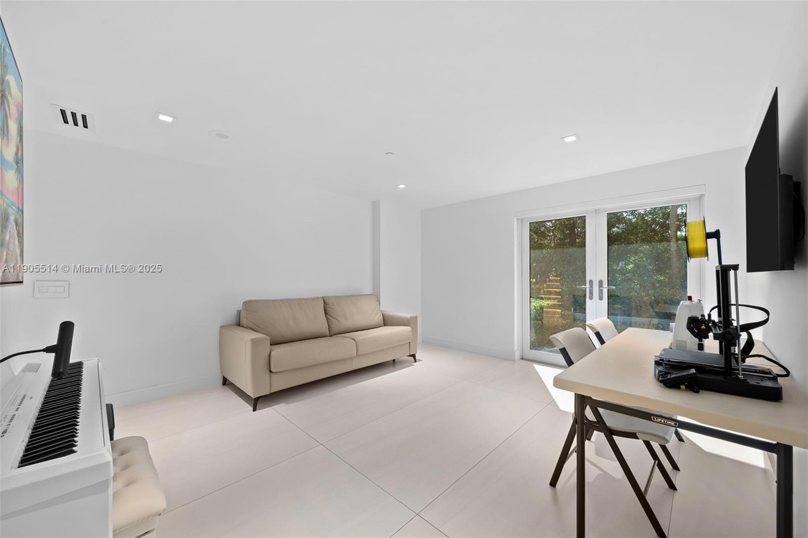 16500 Collins Ave #TH-8 Sunny Isles Beach, FL 33160