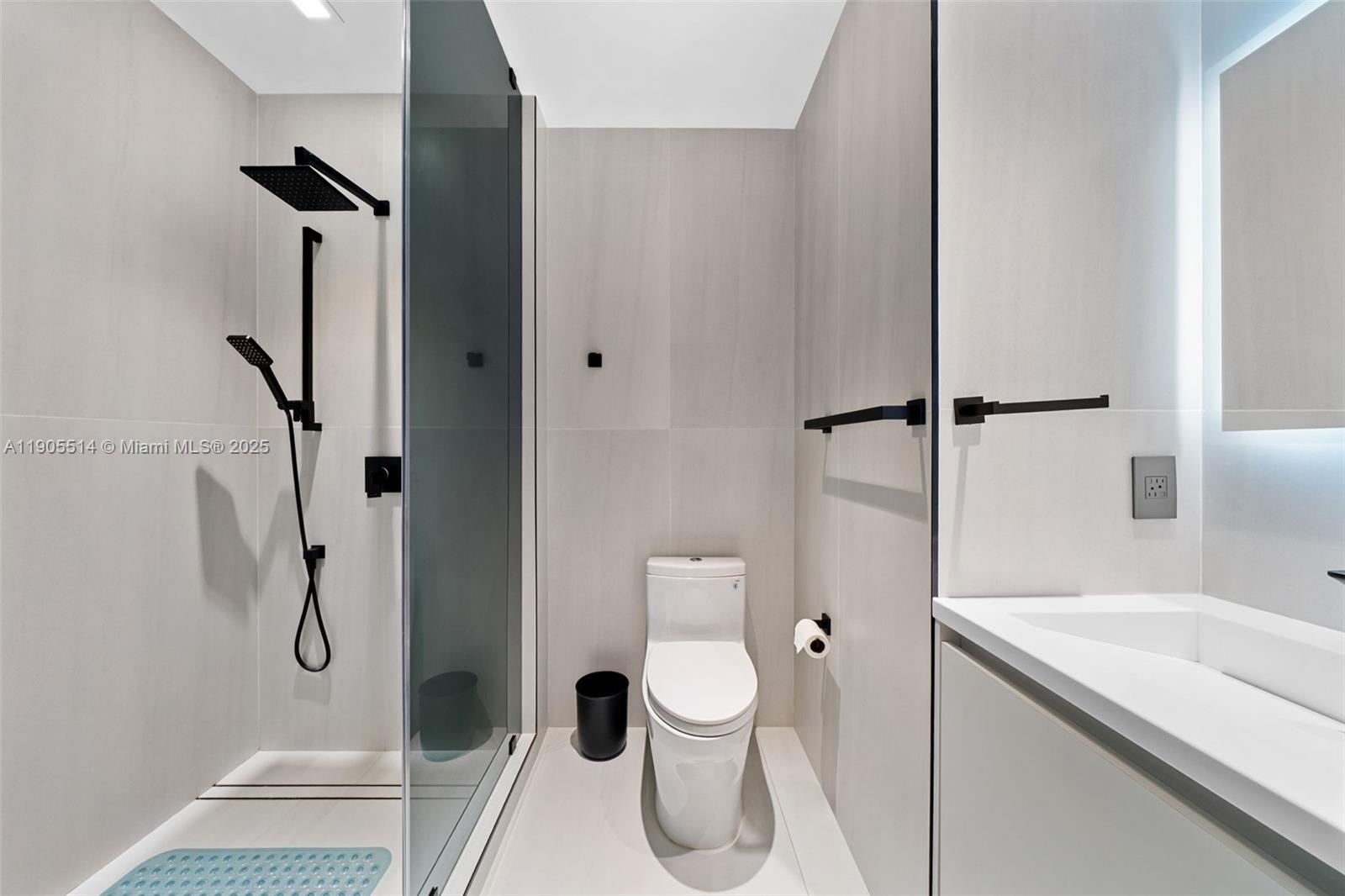 16500 Collins Ave #TH-8 Sunny Isles Beach, FL 33160