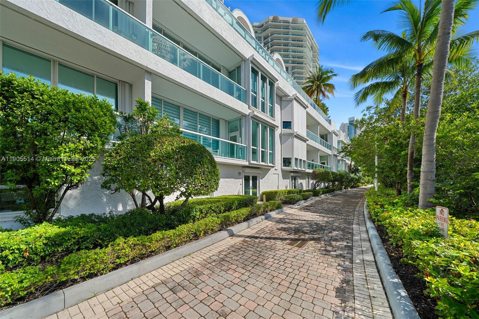16500 Collins Ave #TH-8 Sunny Isles Beach, FL 33160
