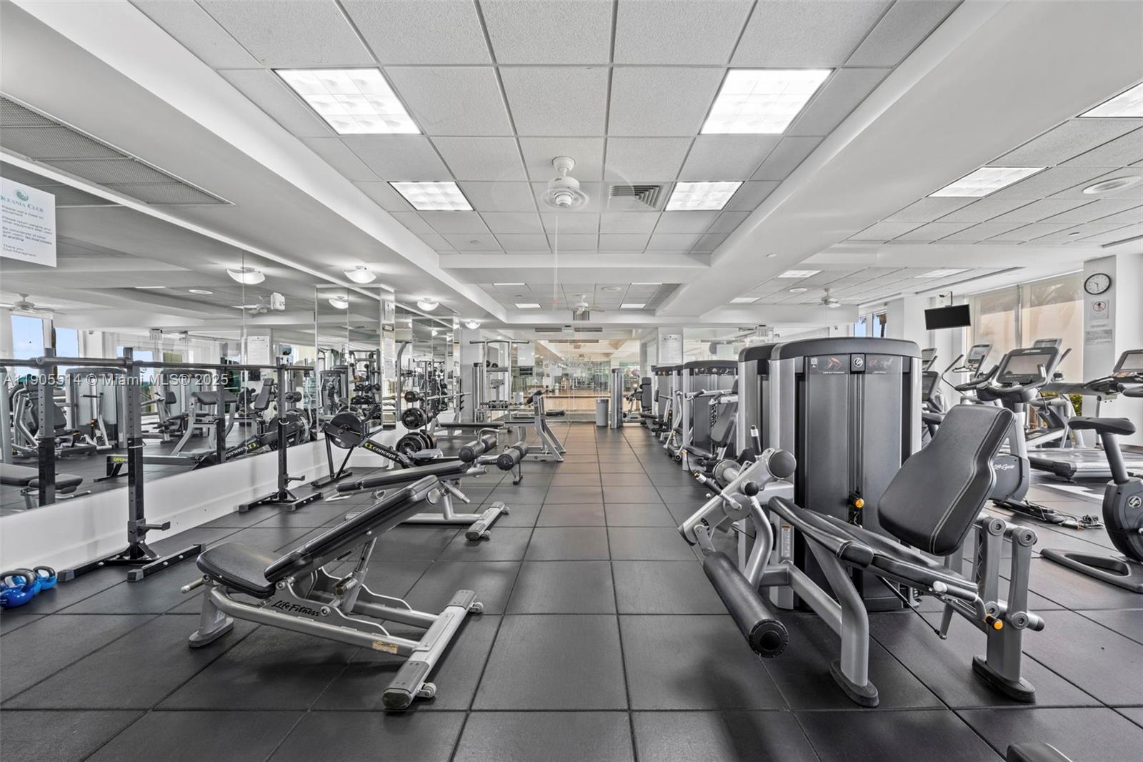 16500 Collins Ave #TH-8 Sunny Isles Beach, FL 33160