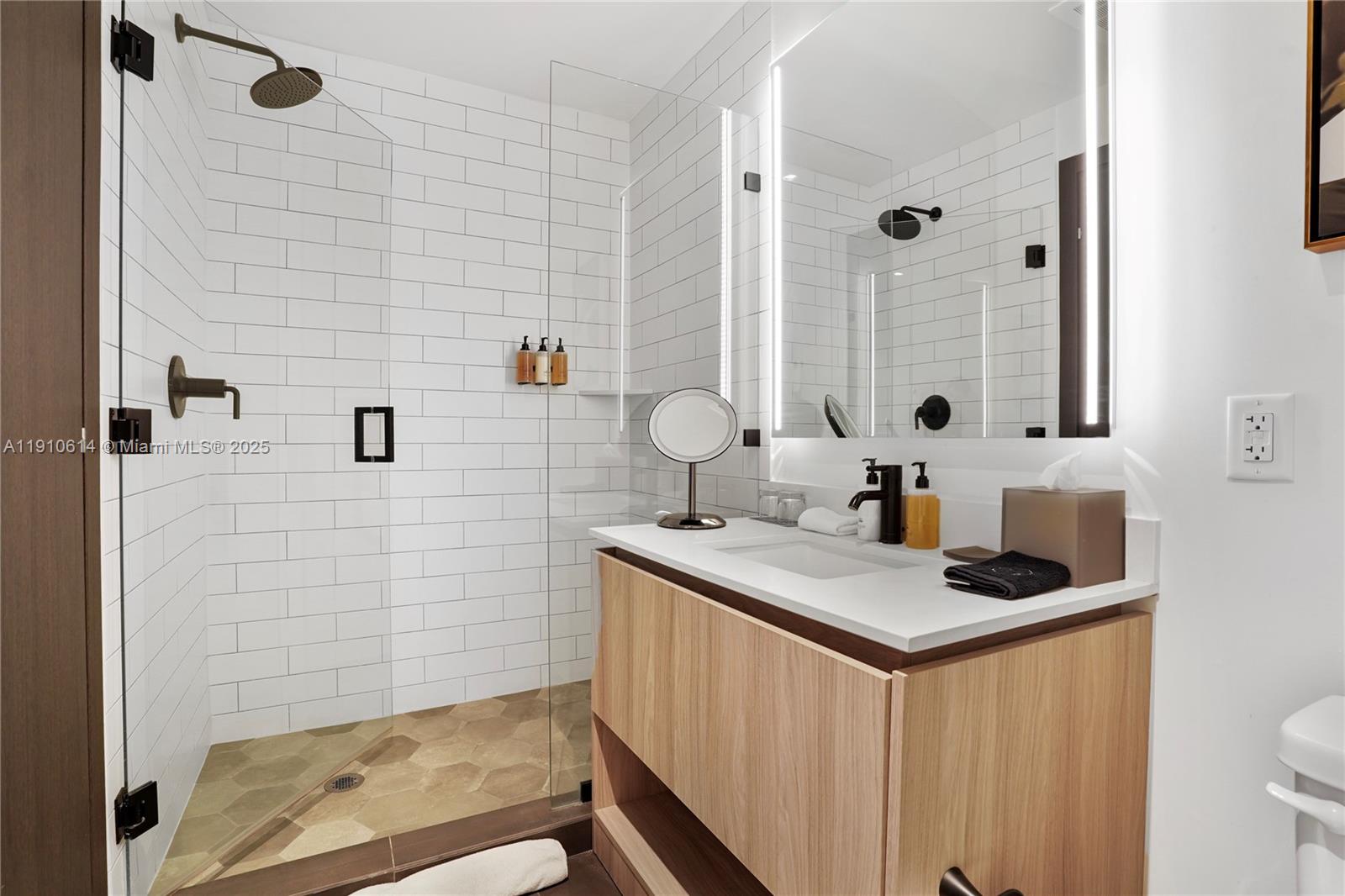 398 NE 5th St #3618 Miami, FL 33132