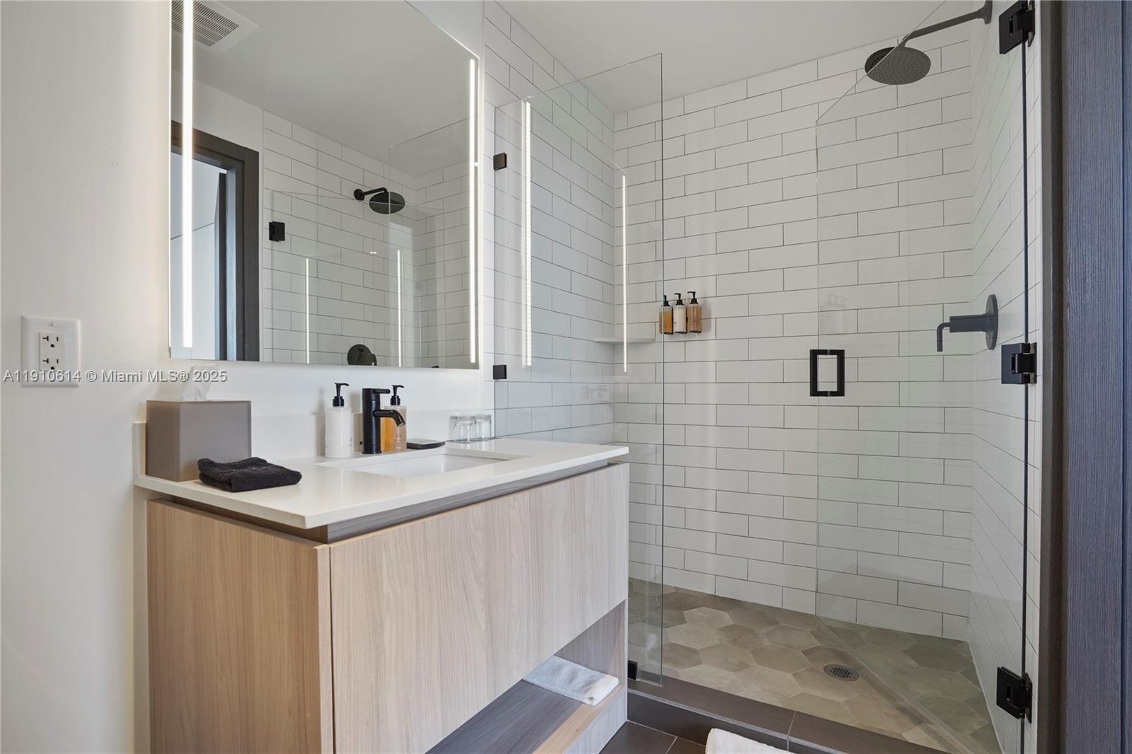 398 NE 5th St #3618 Miami, FL 33132