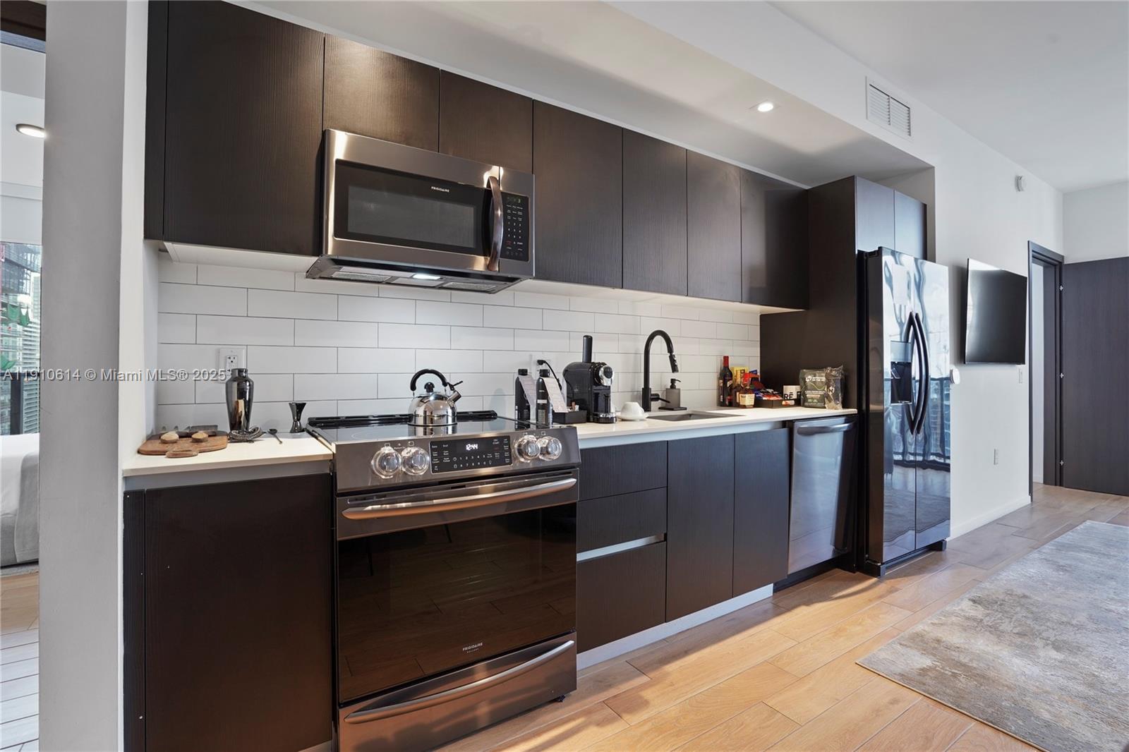 398 NE 5th St #3618 Miami, FL 33132