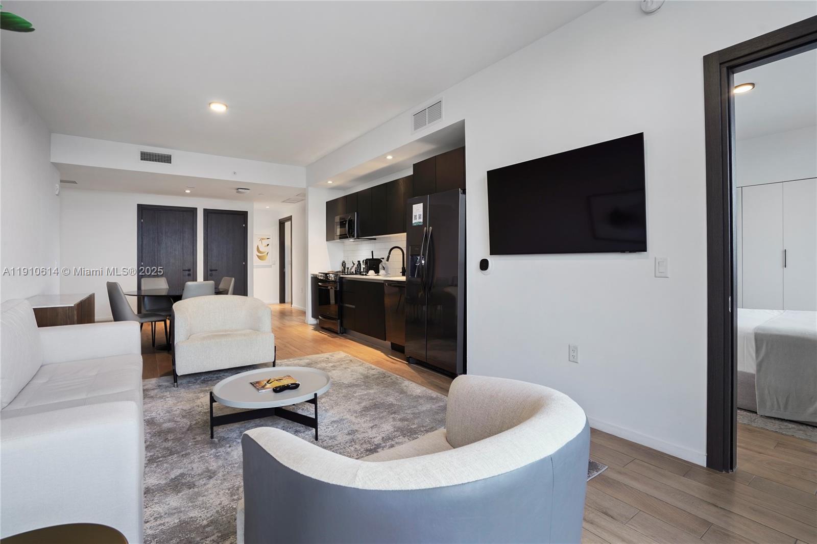 398 NE 5th St #3618 Miami, FL 33132