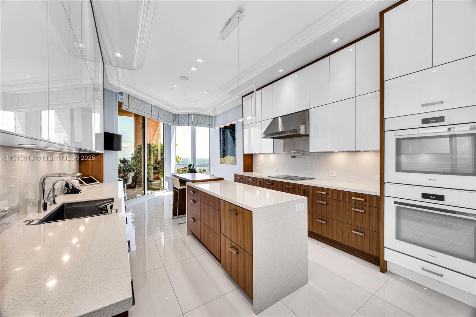 10 Edgewater Dr #PH-C Coral Gables, FL 33133