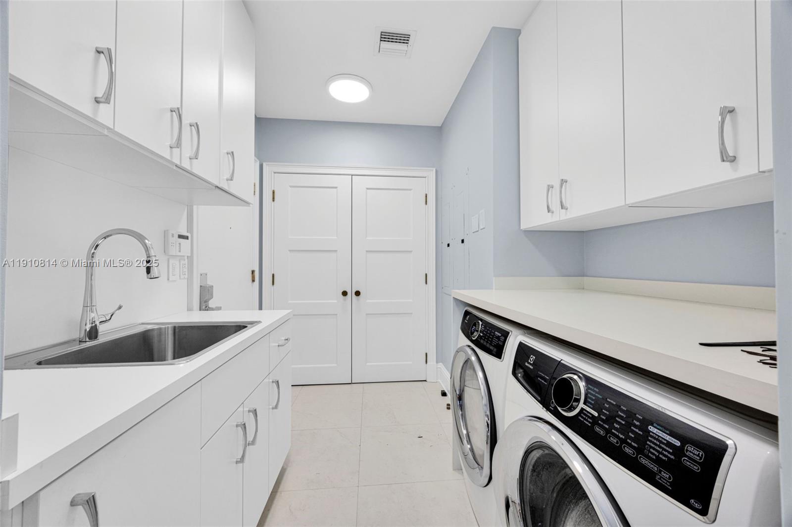 10 Edgewater Dr #PH-C Coral Gables, FL 33133