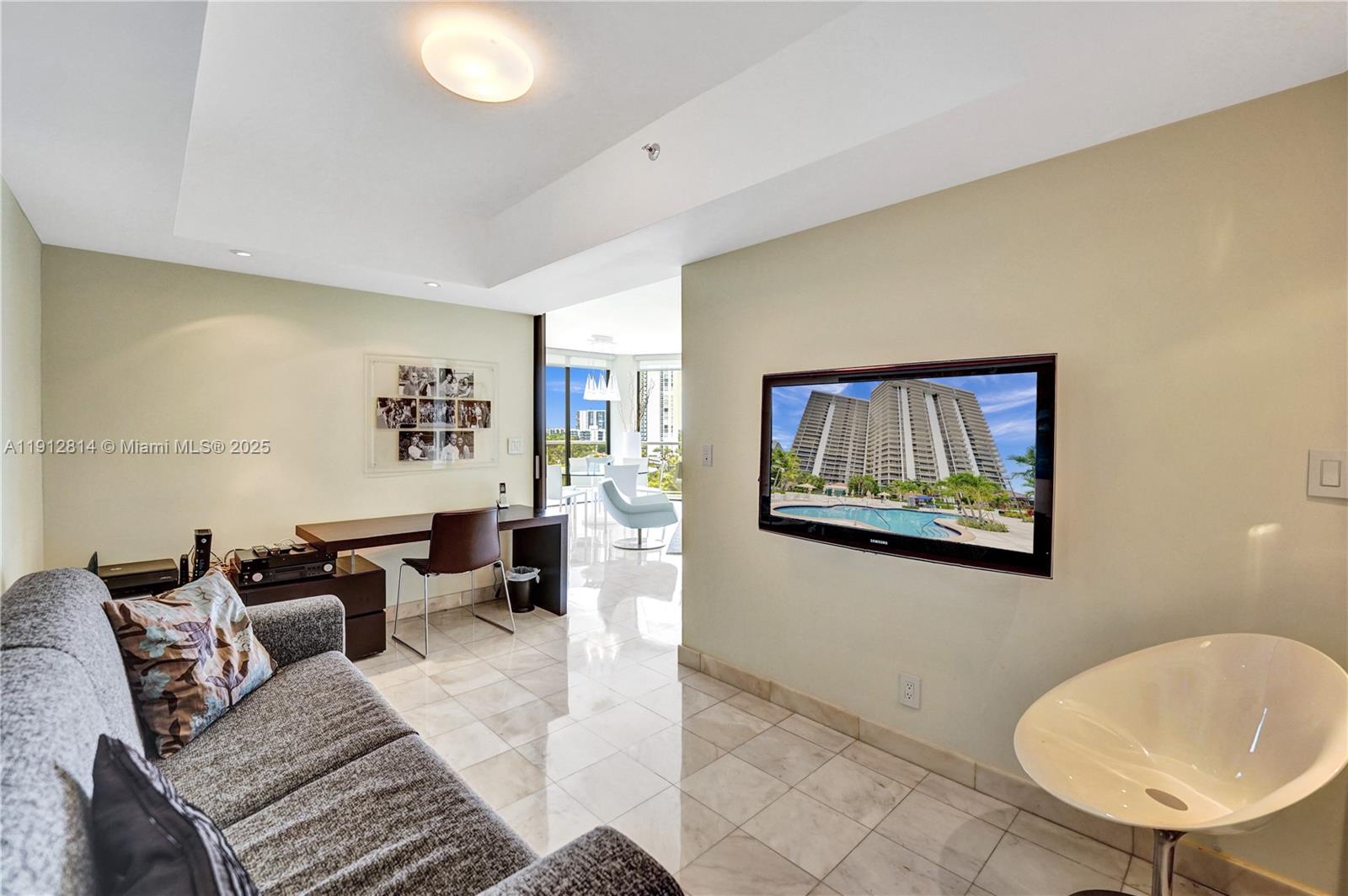 image Hamptons West9