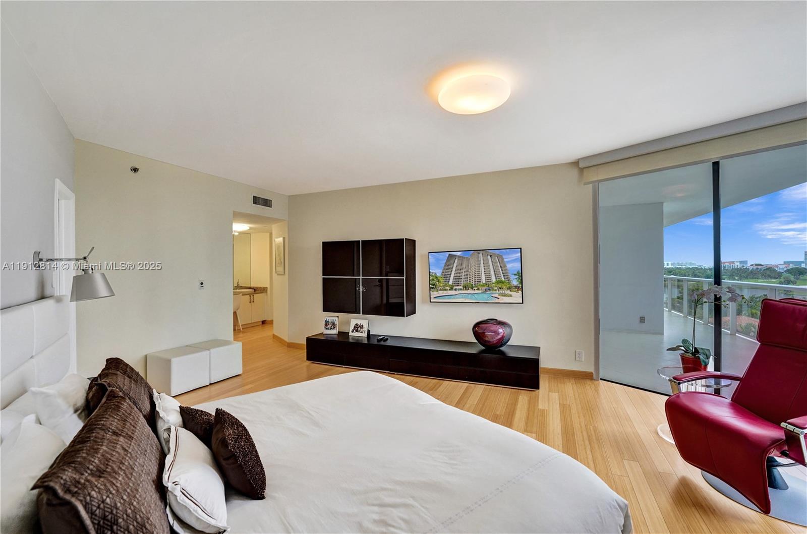 image Hamptons West11