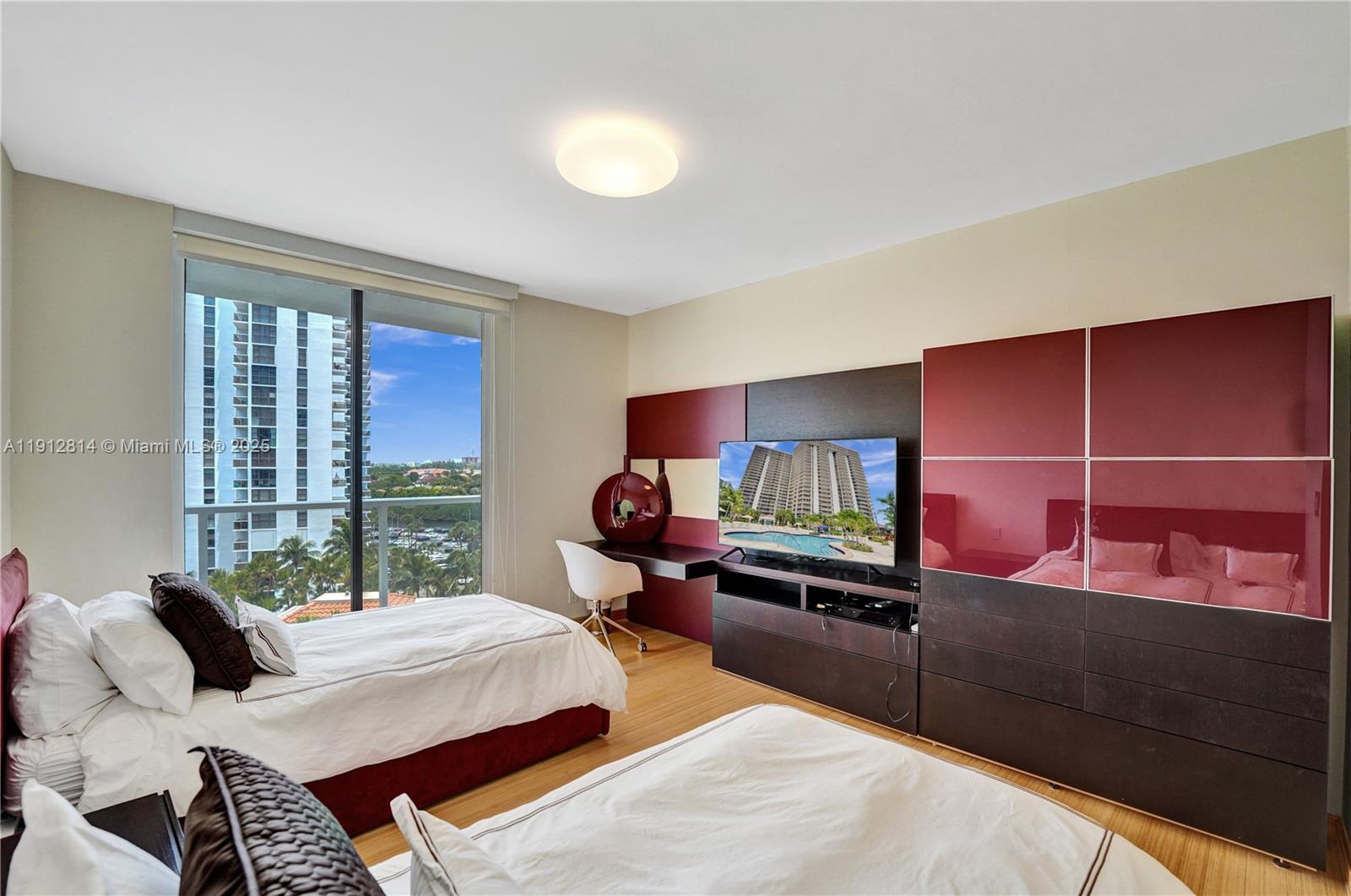 image Hamptons West13