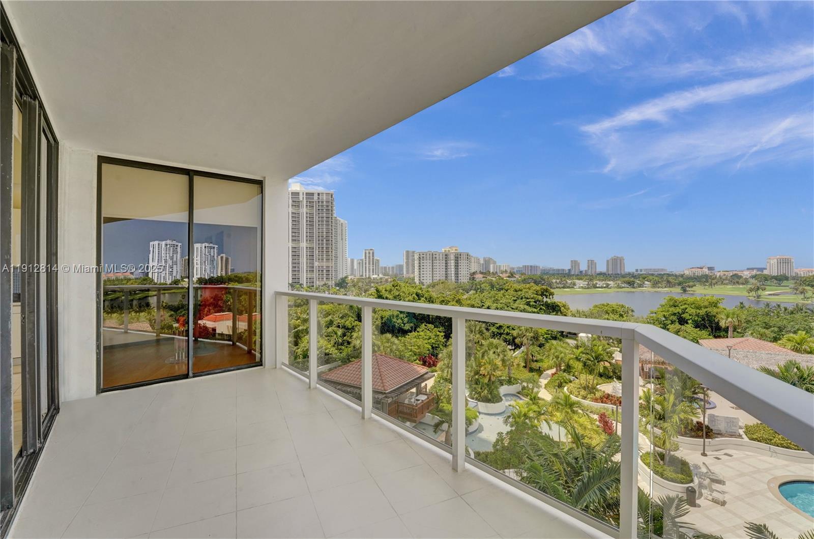 image Hamptons West18