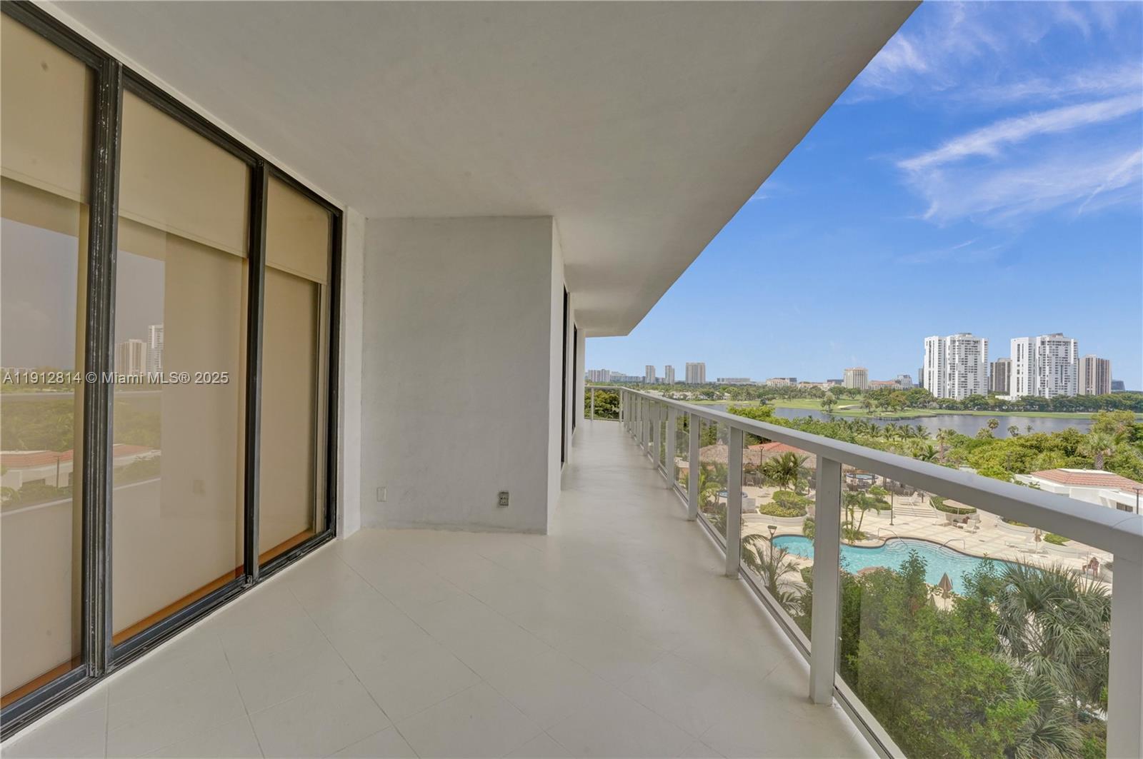 image Hamptons West23