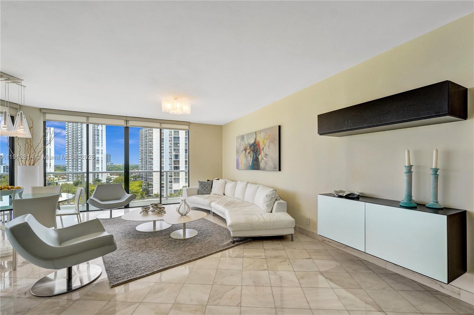 image Hamptons West30