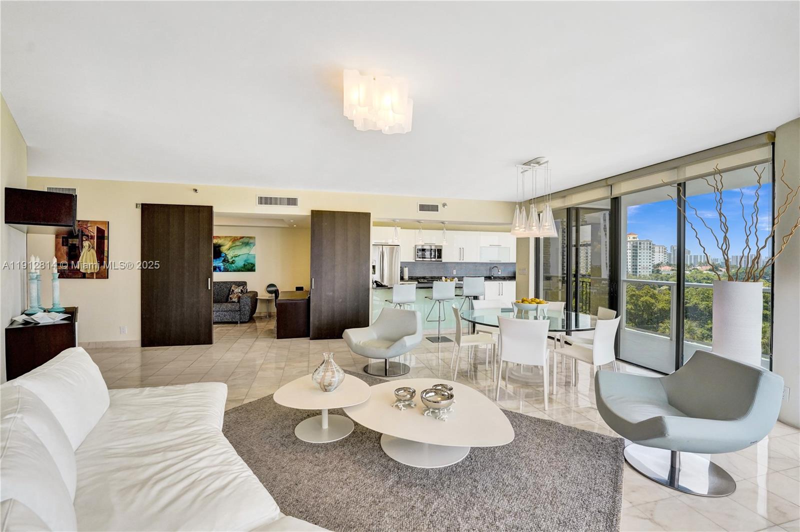 image Hamptons West32