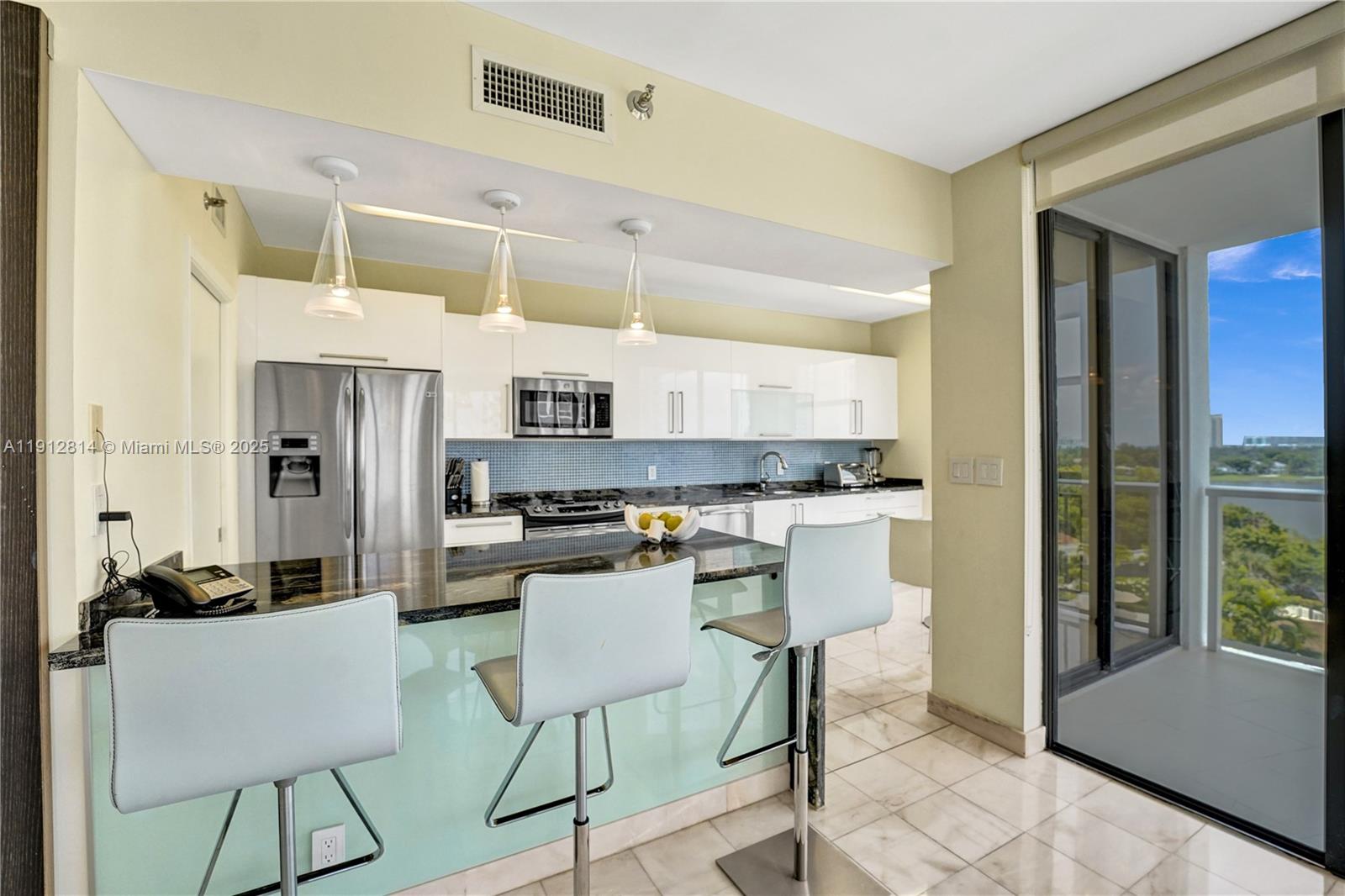 image Hamptons West37