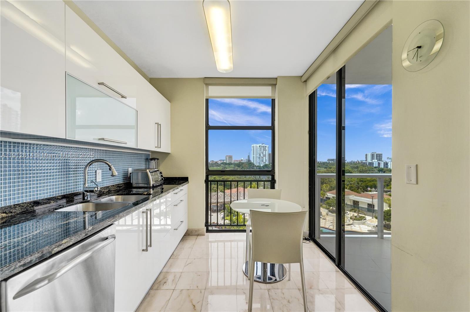 image Hamptons West40