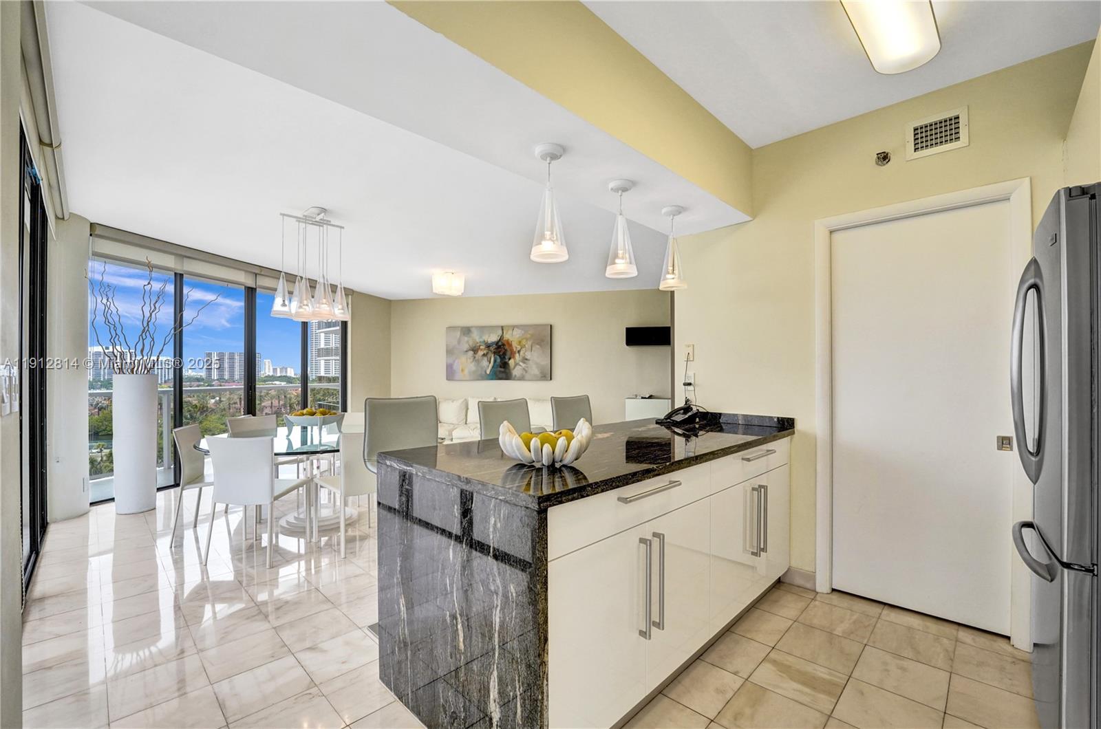 image Hamptons West43