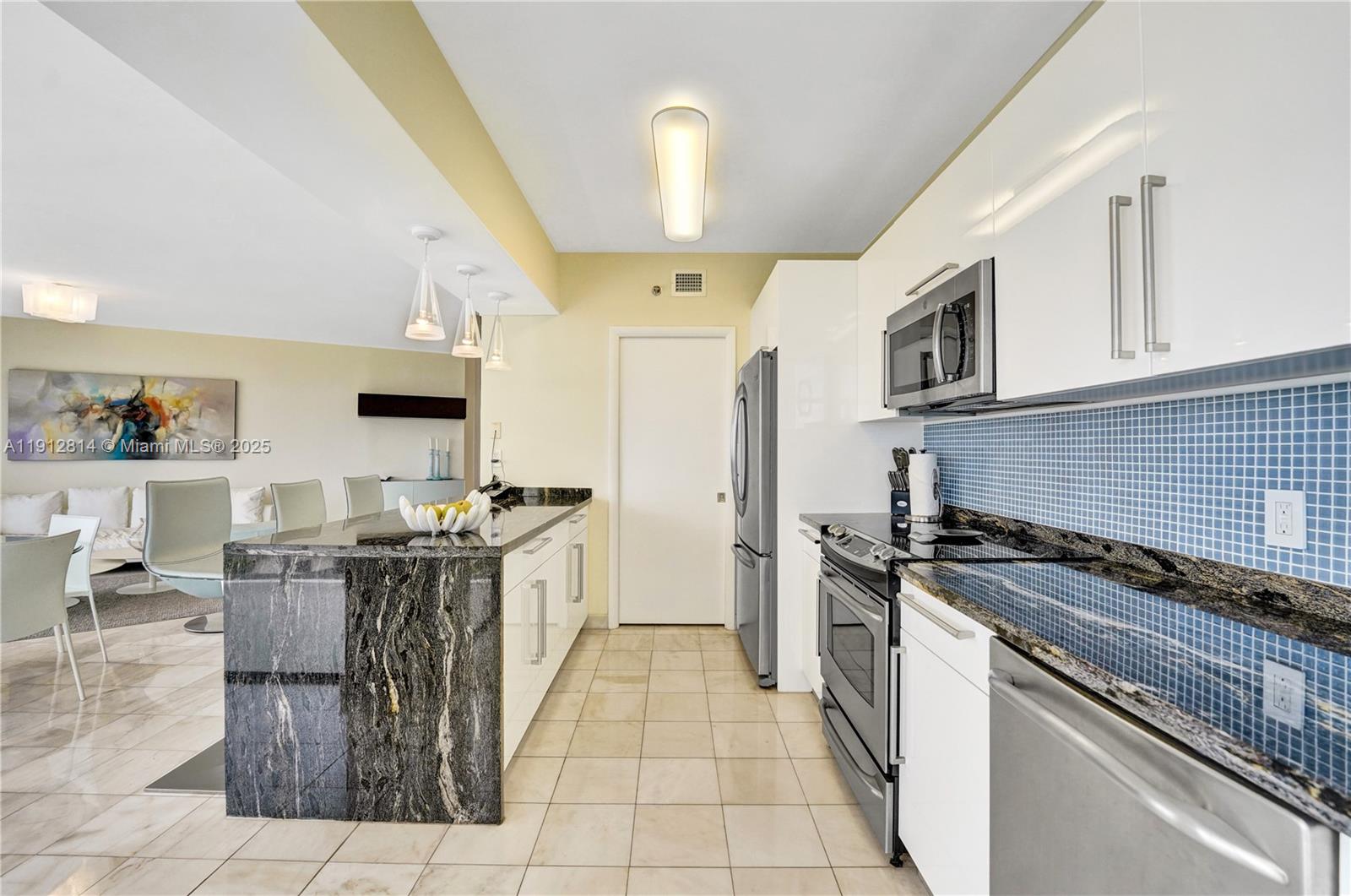 image Hamptons West44