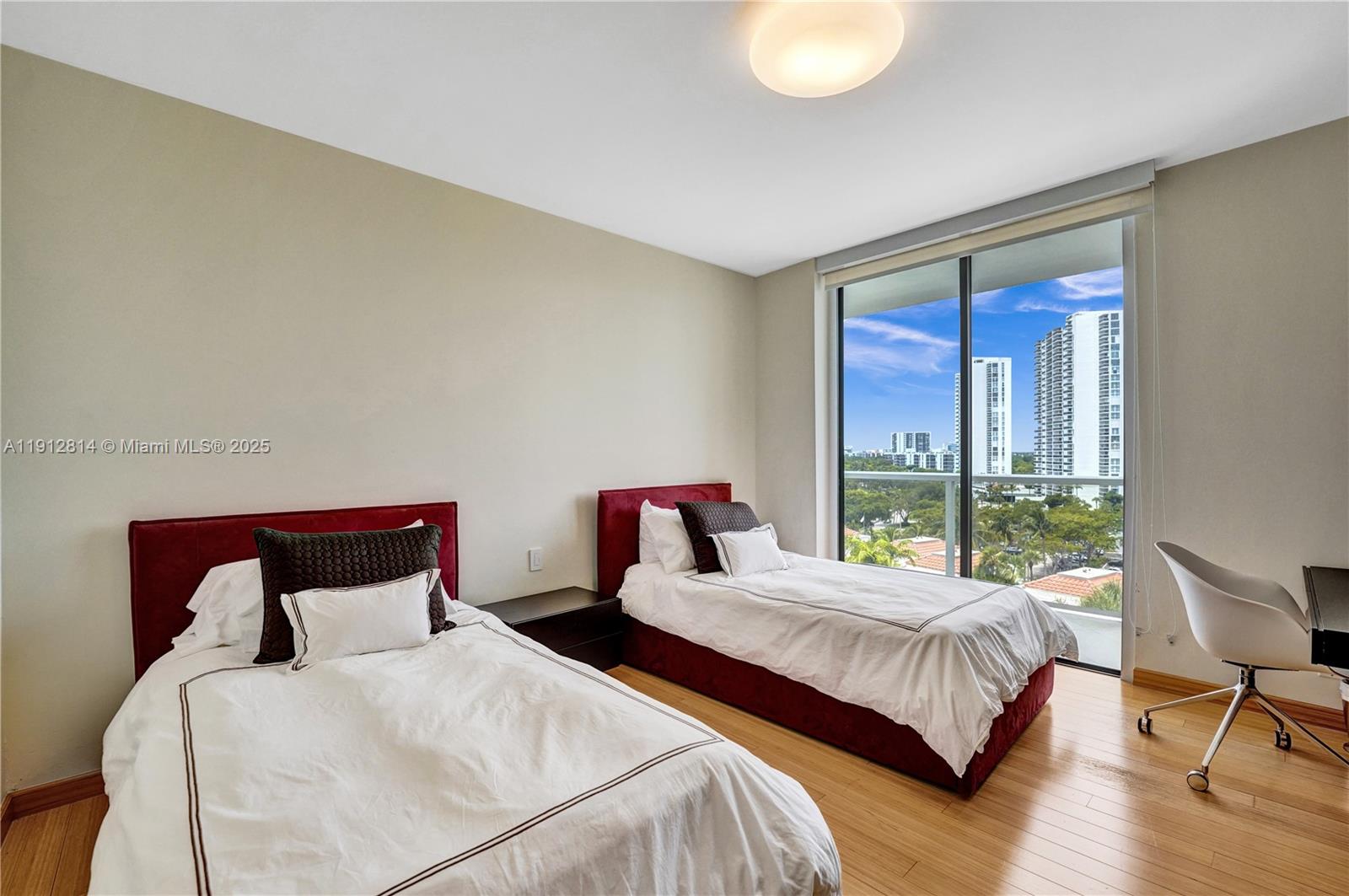 image Hamptons West52