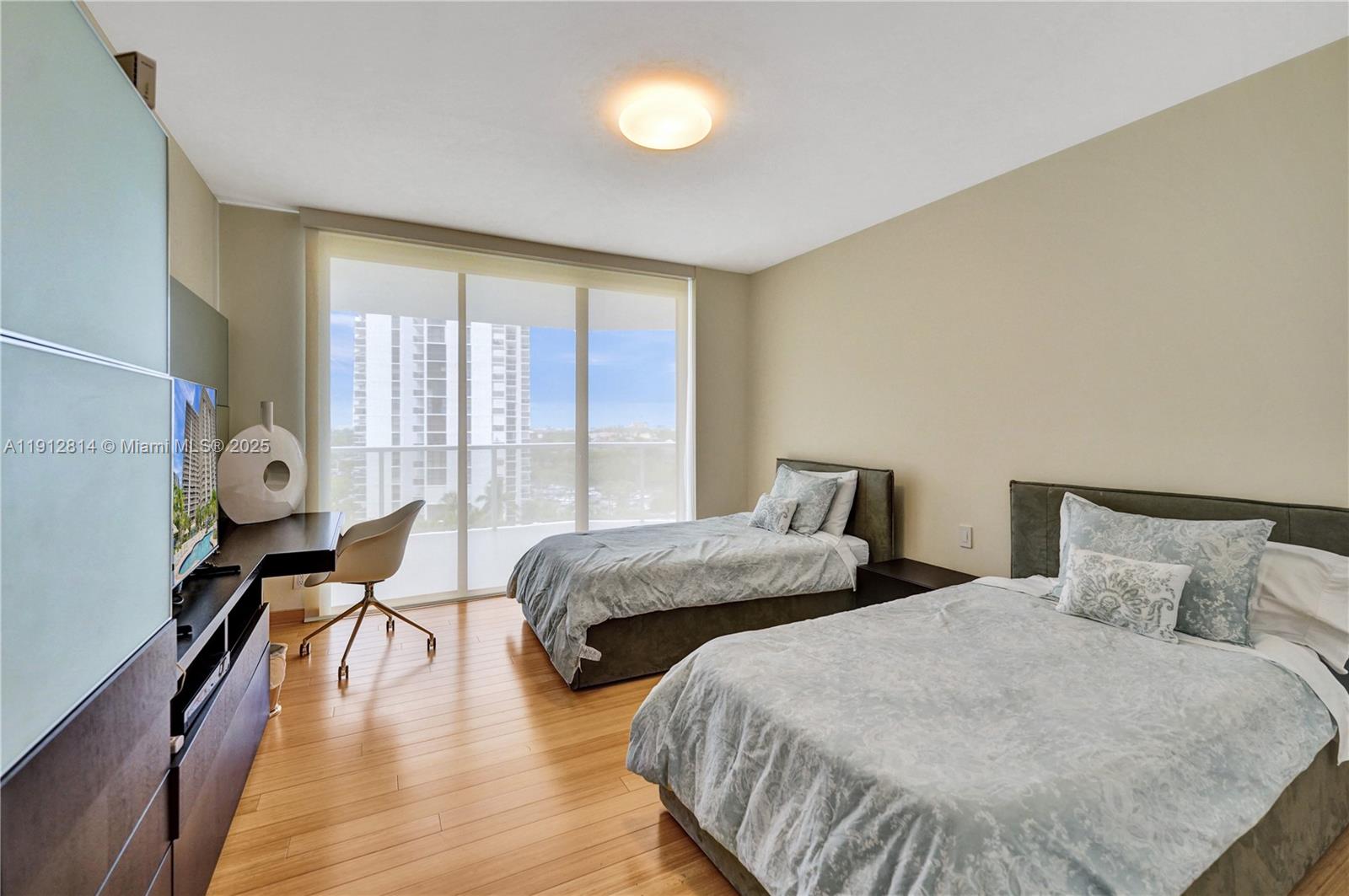 image Hamptons West55