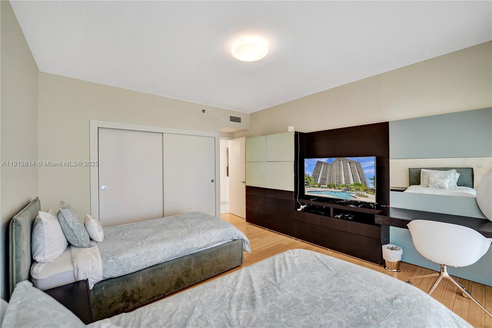 image Hamptons West57