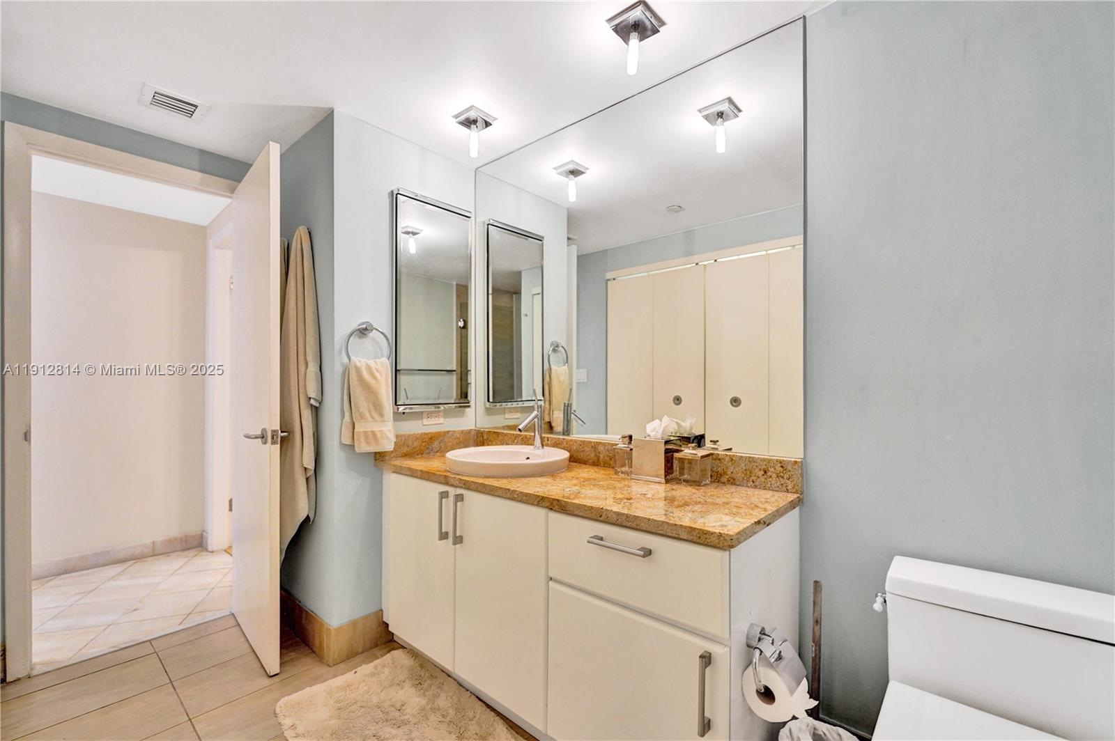 image Hamptons West60