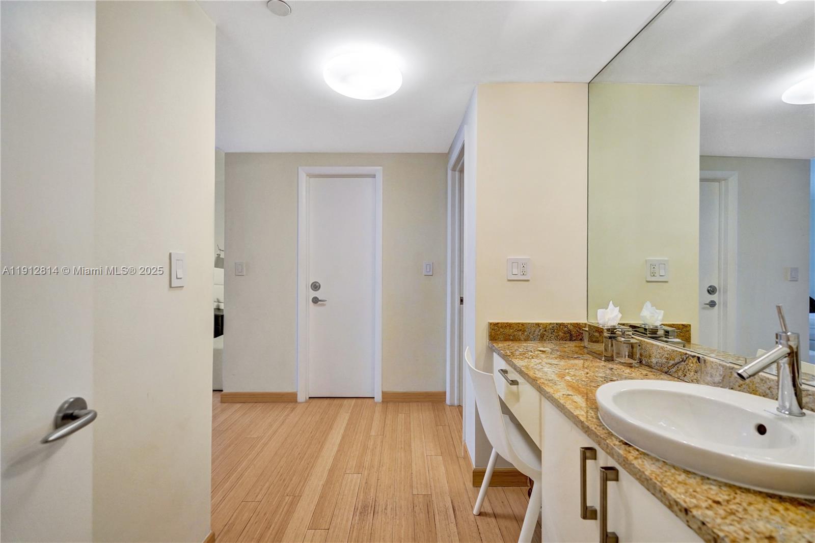 image Hamptons West61