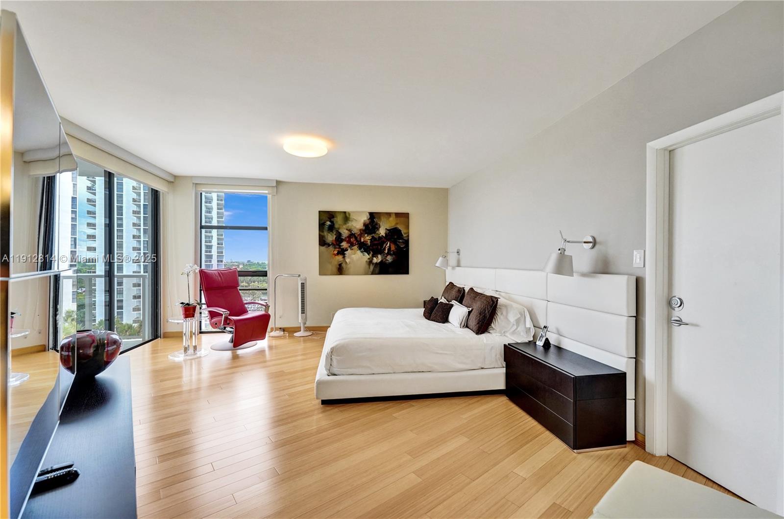 image Hamptons West63