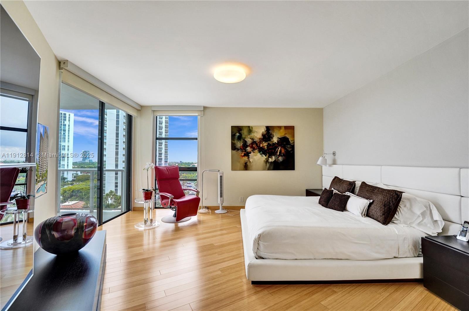 image Hamptons West64