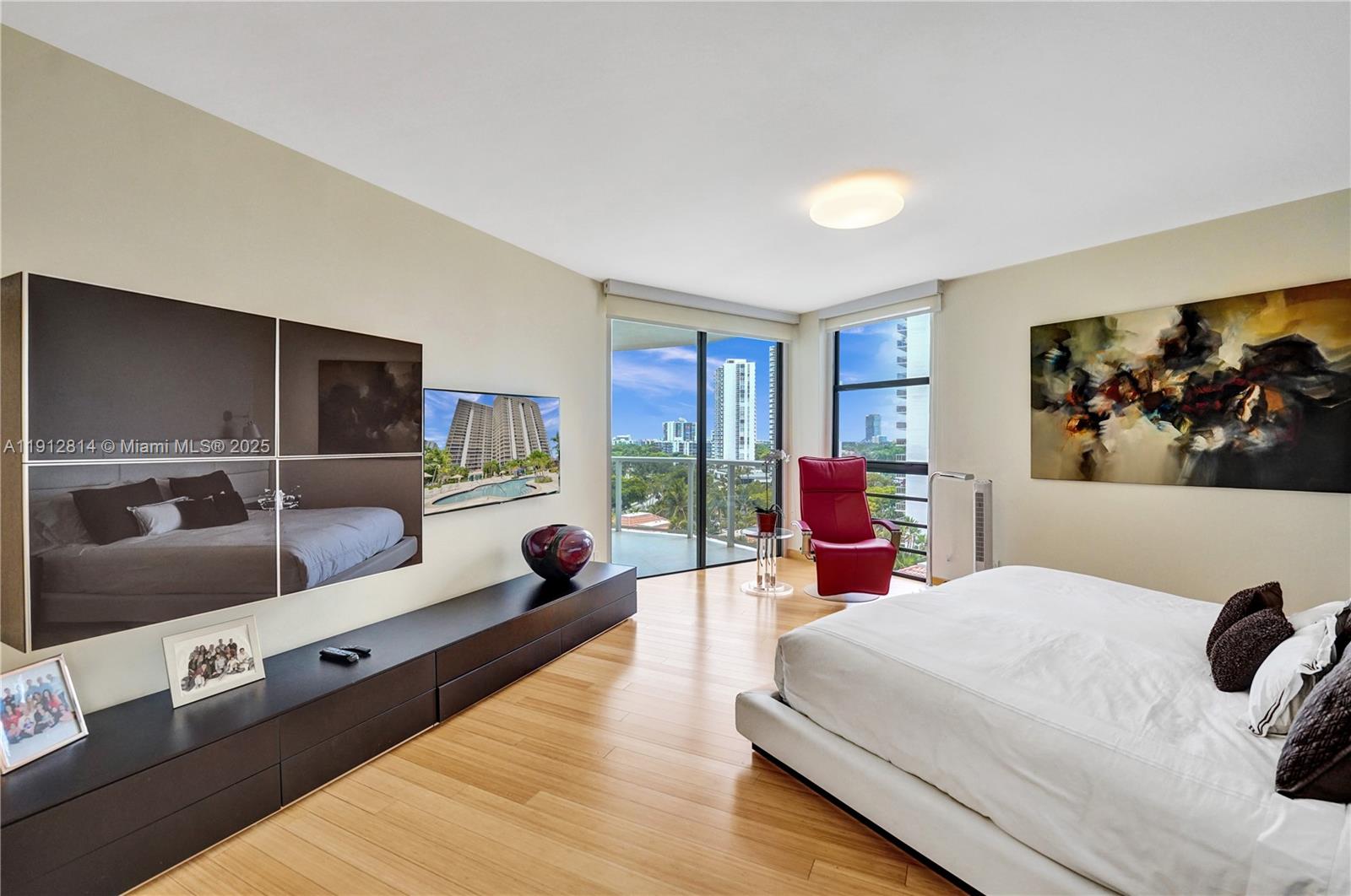 image Hamptons West65