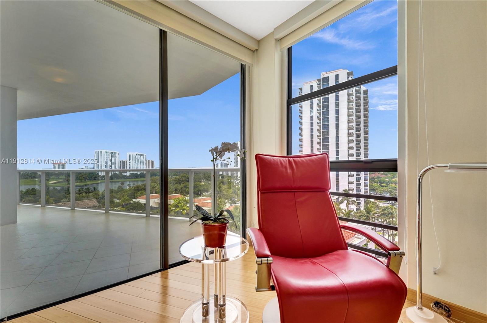 image Hamptons West66