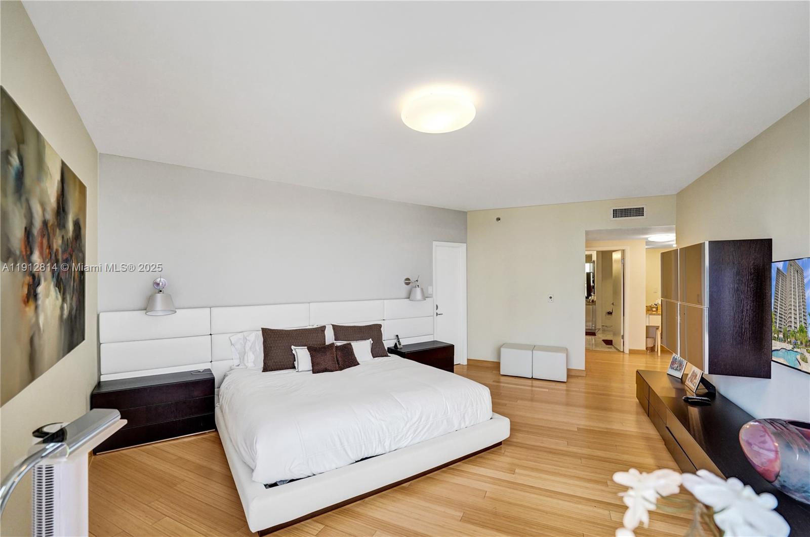 image Hamptons West68