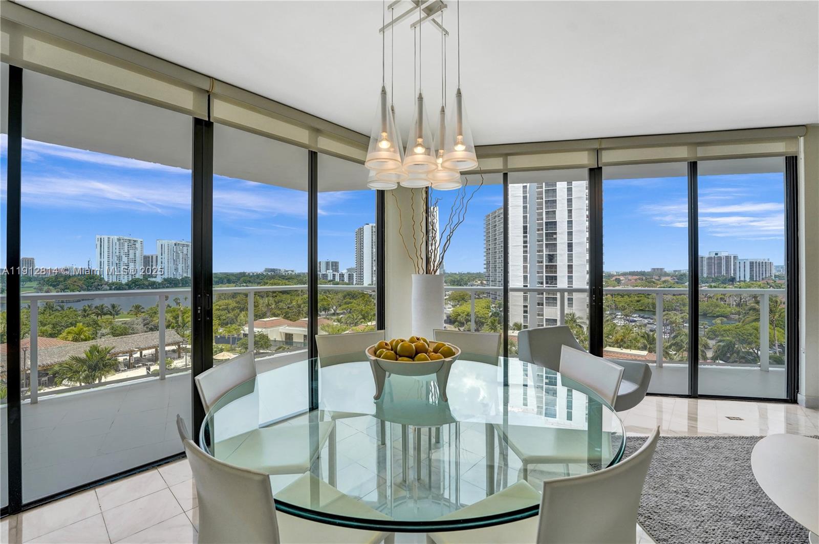 image Hamptons West8