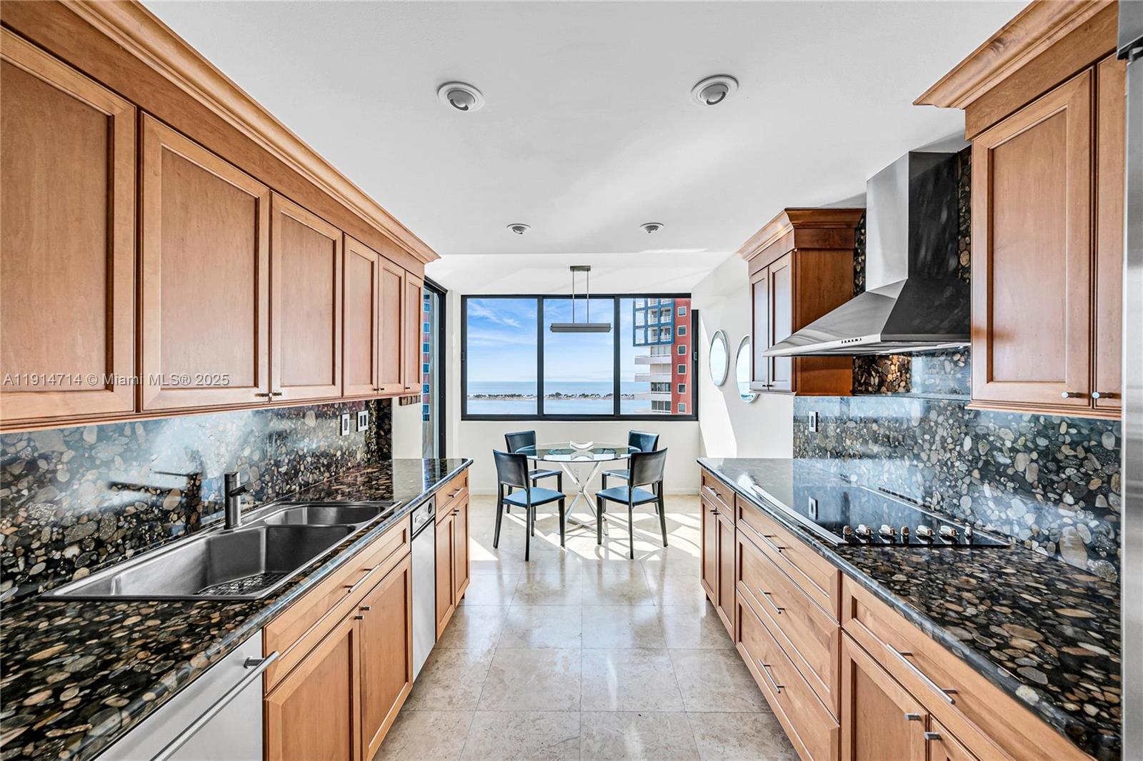 image Villa Regina Condo20